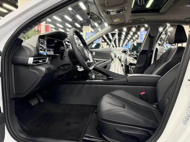 Hyundai Elantra — Фото автомобиля 4