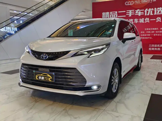 Фотография автомобиля — Toyota Sienna