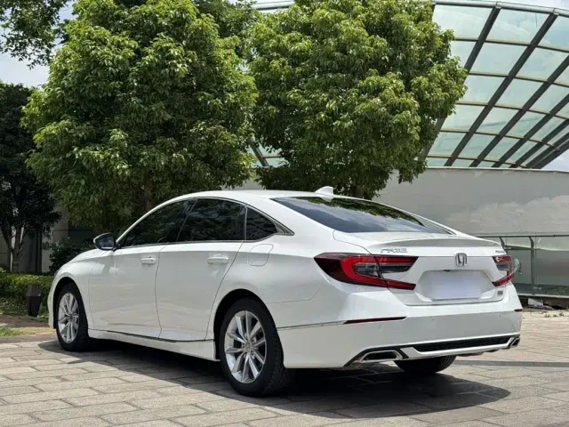 Honda Accord — Фото автомобиля 4