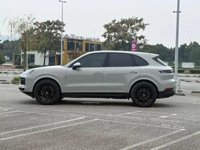 Porsche Cayenne — Фото автомобиля 5