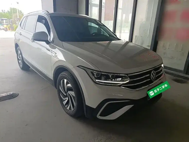 Volkswagen Tiguan L — Фото автомобиля 3