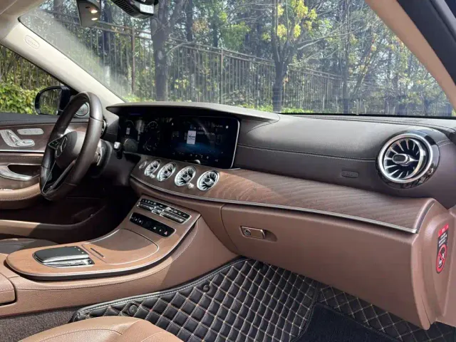 Mercedes-Benz E-Class — Фото автомобиля 18