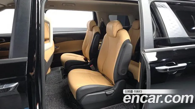 Kia Carnival Generation 4 — Фото автомобиля 25