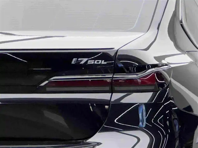 BMW i7 — Фото автомобиля 5