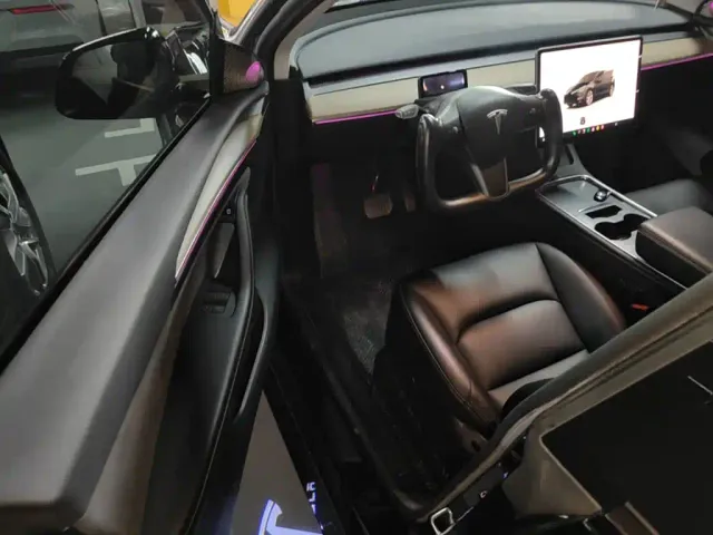 Tesla Model Y — Фото автомобиля 15