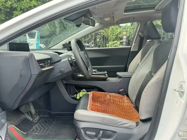Toyota bZ3 — Фото автомобиля 4