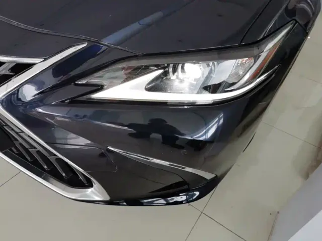 Lexus ES — Фото автомобиля 23