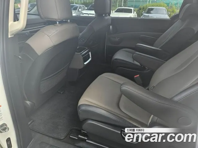 Kia Carnival Generation 4 — Фото автомобиля 18