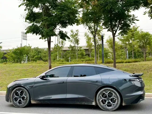 Lynk & Co Z10 — Фото автомобиля 3
