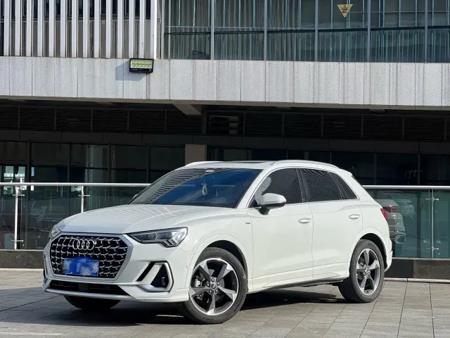 Фотография автомобиля — Audi Q3