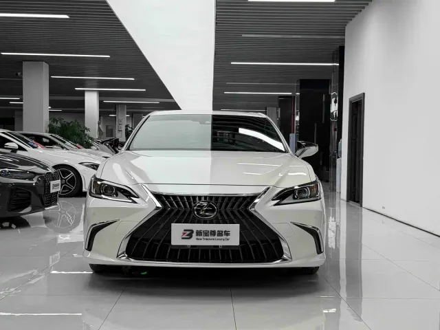 Lexus ES — Фото автомобиля 2