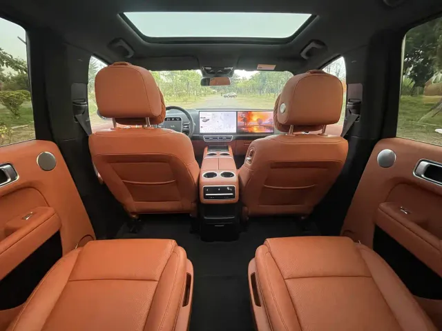 Li Auto L8 — Фото автомобиля 10