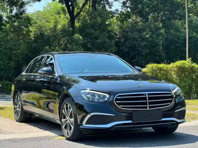 Mercedes-Benz E-Class — Фото автомобиля 3