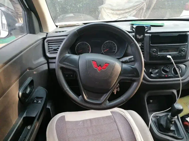 Wuling Hongguang V — Фото автомобиля 6