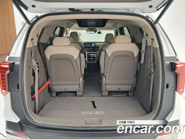 Kia Carnival Generation 4 — Фото автомобиля 17