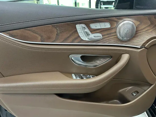 Mercedes-Benz E-Class — Фото автомобиля 7