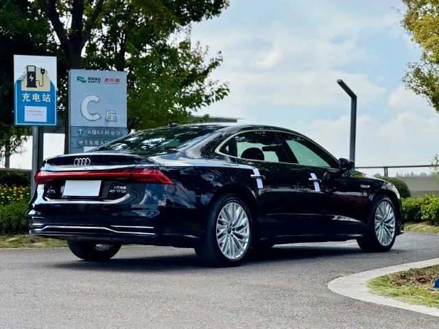 Audi A7L — Фото автомобиля 9