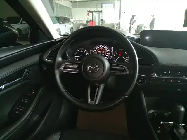 Mazda Axela — Фото автомобиля 10