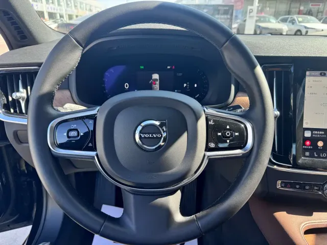 Volvo S90 — Фото автомобиля 7
