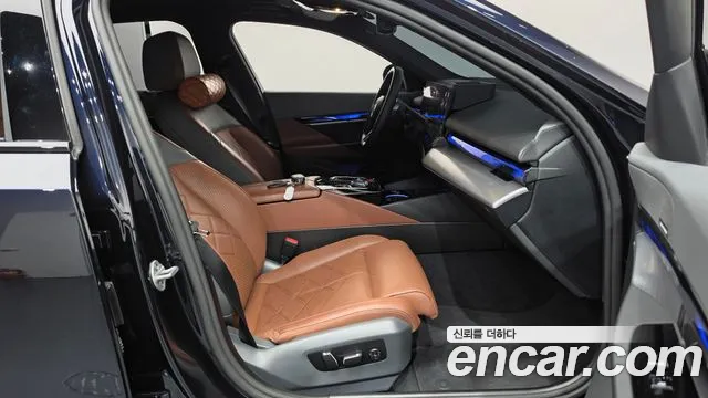 BMW 5 Series G60 — Фото автомобиля 16