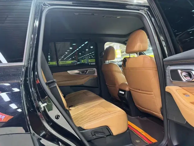 GAC Trumpchi GS8 — Фото автомобиля 10