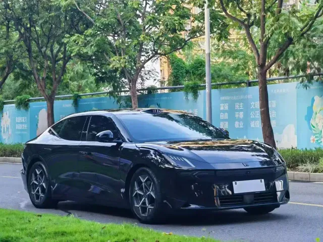 Lynk & Co Z10 — Фото автомобиля 3