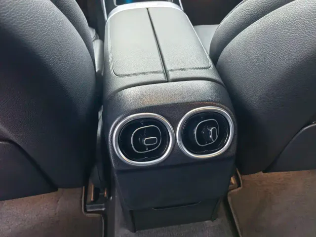 Mercedes-Benz C-Class — Фото автомобиля 11