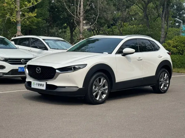 Фотография автомобиля — Mazda CX-30