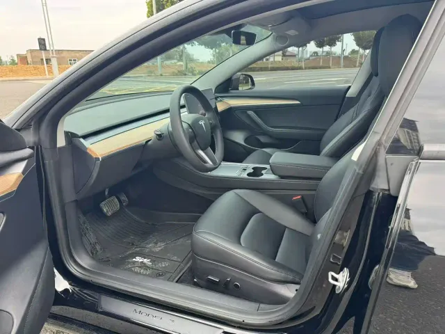 Tesla Model 3 — Фото автомобиля 4
