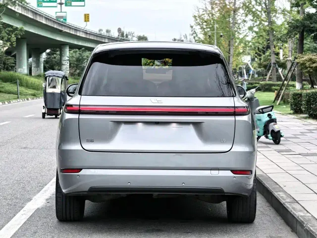 Li Auto L9 — Фото автомобиля 9