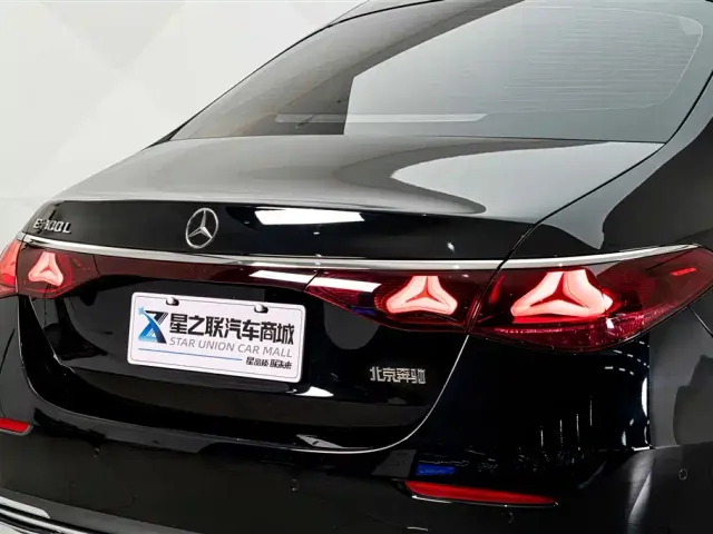 Mercedes-Benz E-Class — Фото автомобиля 8