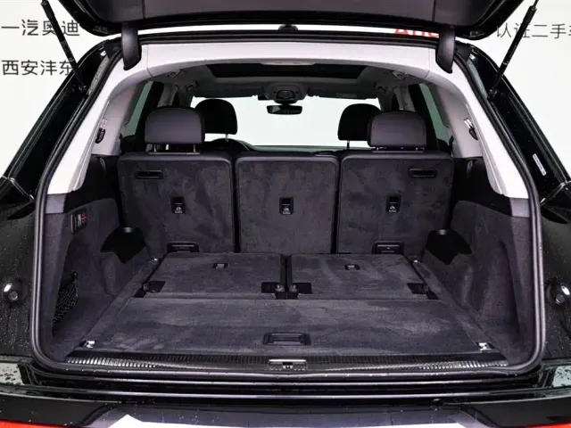 Audi Q7 — Фото автомобиля 9