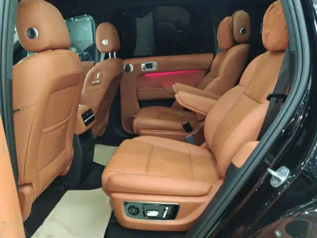Li Auto L8 — Фото автомобиля 16