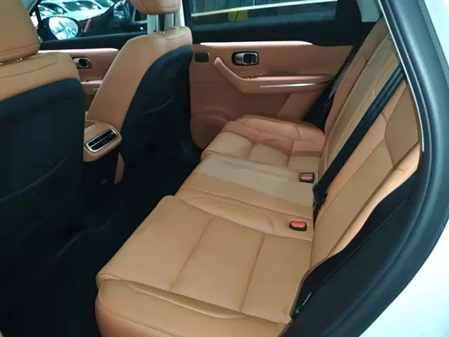 Leapmotor C10 — Фото автомобиля 16