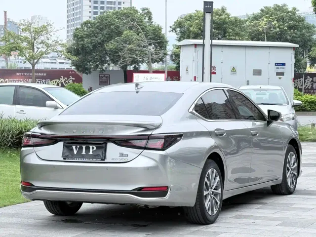 Lexus ES — Фото автомобиля 3