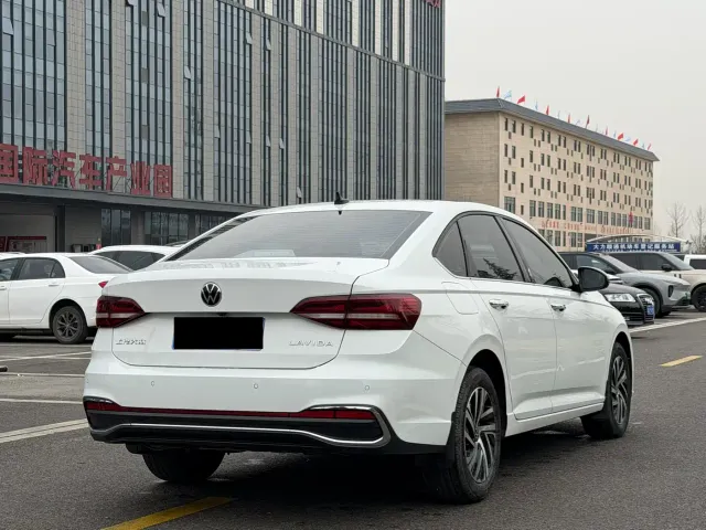 Volkswagen Lavida — Фото автомобиля 4