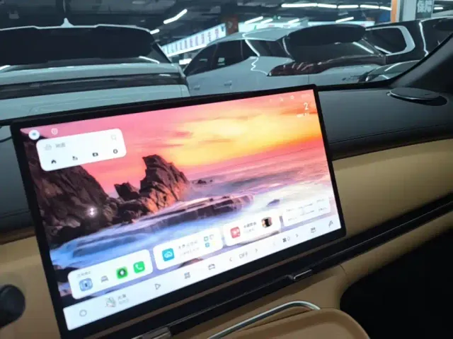 Geely Galaxy Starship 7 EM-i — Фото автомобиля 12