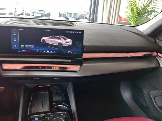 BMW i5 — Фото автомобиля 10