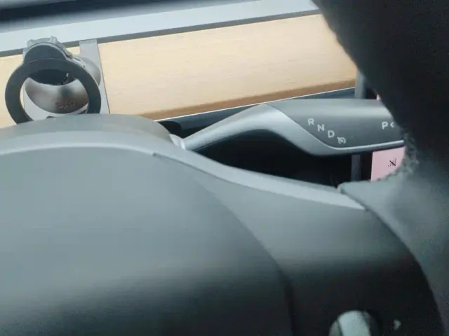 Tesla Model Y — Фото автомобиля 15