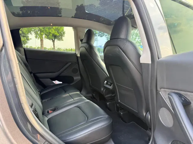 Tesla Model Y — Фото автомобиля 14