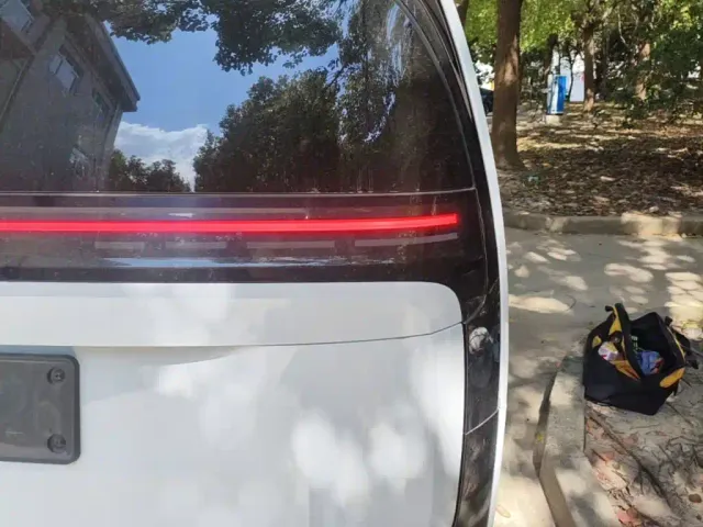 Li Auto MEGA — Фото автомобиля 7