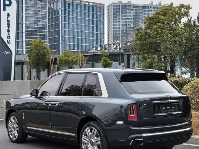 Rolls-Royce Cullinan — Фото автомобиля 3