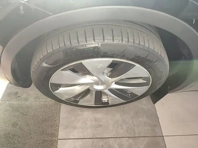 Tesla Model Y — Фото автомобиля 22