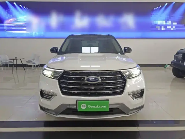 Ford Explorer — Фото автомобиля 2