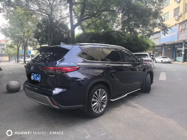 Toyota Highlander — Фото автомобиля 3