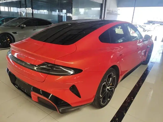 Xiaomi SU7 — Фото автомобиля 6