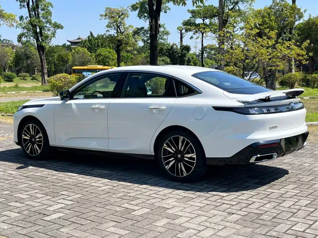 Changan Eado — Фото автомобиля 4