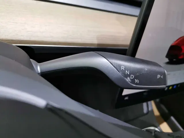 Tesla Model Y — Фото автомобиля 15