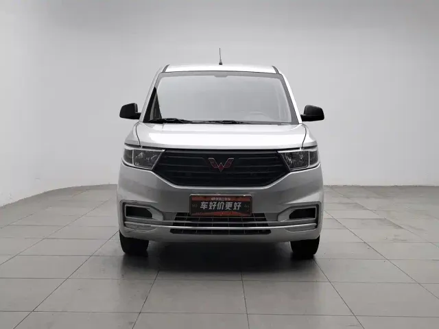 Wuling Hongguang V — Фото автомобиля 3