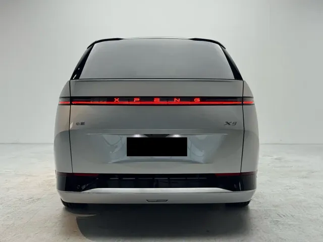 Xpeng X9 — Фото автомобиля 3